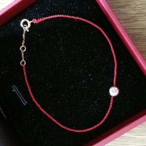 Red silk bracelet (Brand New!!!)